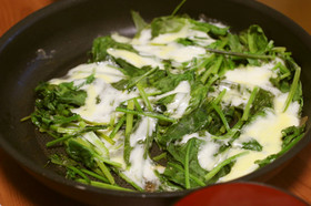 たっぷりチーズのせ ほうれん草のソテー