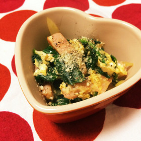 ほうれん草のバター炒め 粉チーズのせ