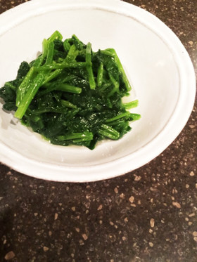 《簡単》イタリア風ほうれん草の蒸し焼き