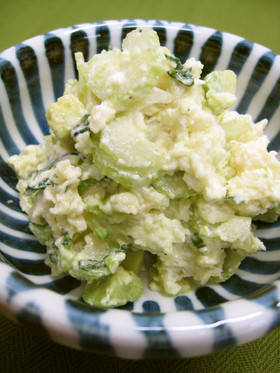 バジル風味のポテトとアボカドのサラダ