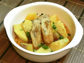 安納芋と練り物の煮物