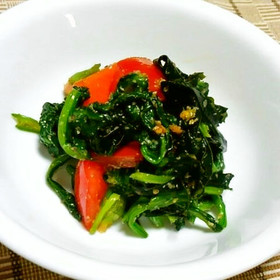 ほうれん草とトマト・わかめのゴマあえ♪