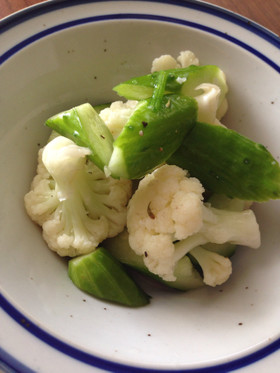 カリフラワーのレモン鶏ガラスープマリネ