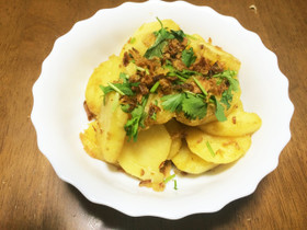 エスニック風ジャガイモの塩レモン炒め