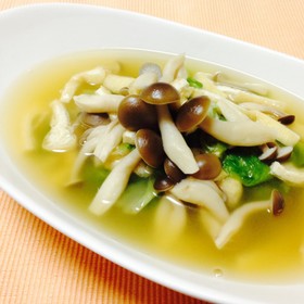 簡単すぎる♬レタスと油揚げのスープ