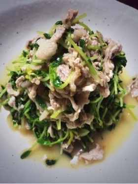 豆苗（トウミョウ）と豚肉のからし和え