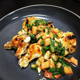 鶏肉のグリル～トマトバジルソース添え～