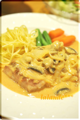 チキンソテーのパプリカクリームソース