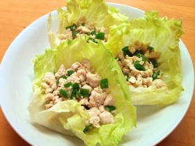 挽肉とピーマンのレタス巻き♪エスニック風