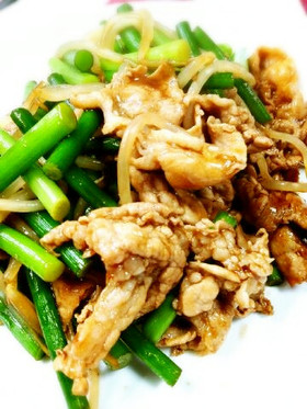 ニンニクの芽と豚こまのオイスター炒め