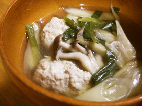ほっこり美味しい♪ゴボウと鶏団子の汁椀