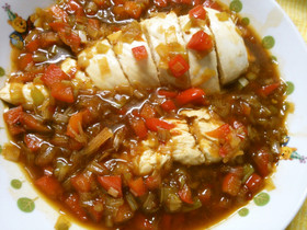 フライパンで 簡単 蒸し鶏の ピリ辛醤油