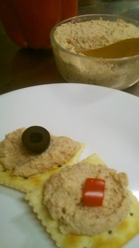 鶏胸肉とソーセージでチキンペースト　簡単