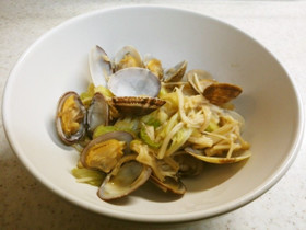 あさりとキャベツの蒸し煮