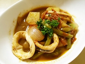 濃厚でオイシイ♪イカと野菜のトマト煮込み