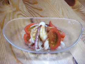 トマトと揚げイカの和え物