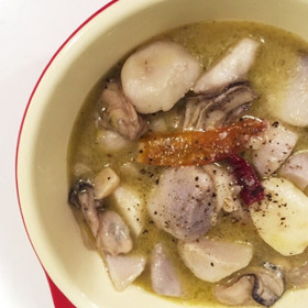 牡蠣と里芋のアヒージョ