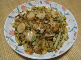 帆立とじゃがいもの青じそガーリック炒め