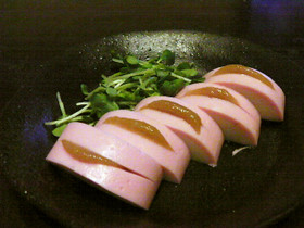 お弁当にも活躍するかまぼこ梅肉サンド