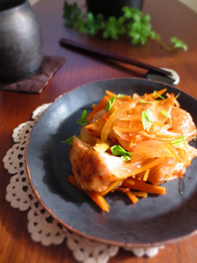 生鮭の南蛮漬け　スイートチリソース風