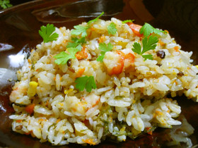 炊飯器でバター風味のエビピラフ