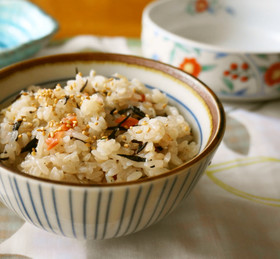 ひじきと梅干しとじゃこのおこわ