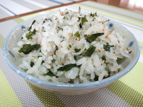 栄養満点♪給食の味わかめごはん