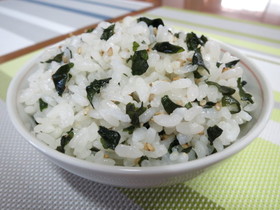 磯の香り豊かなシンプルわかめごはん