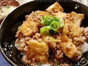 厚揚げと挽肉☆さっぱり簡単ネギそぼろ丼。