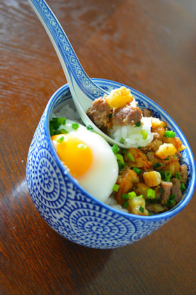 5分で褒められ朝ごはん玉ねぎ天肉そぼろ丼