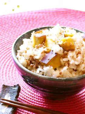 簡単✿ホクホクさつま芋と挽肉の混ぜご飯✿