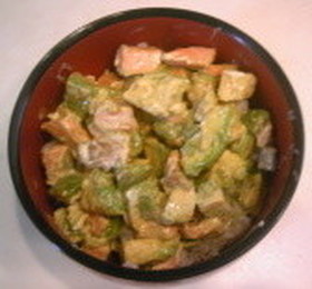 アボカドとサーモンのしょうゆマヨ和え丼