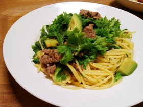 わさび菜・牛肉・アボカドのさっぱりパスタ