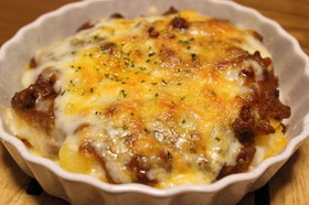 市販のミートソースで♪　ポテトグラタン