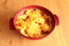 簡単。生クリームだけのポテトグラタン