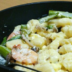 えびとアスパラガスのチーズニョッキ