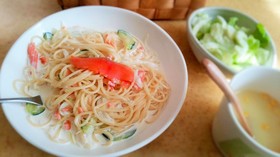 ズッキーニとスモークサーモンスパ