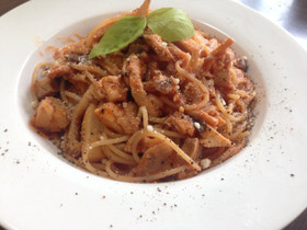 しめじとエリンギのトマトソースパスタ