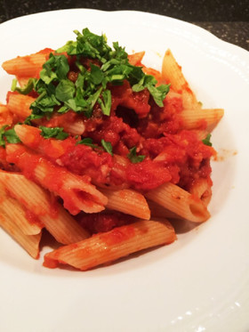《簡単》イカゲソのトマトソースパスタ
