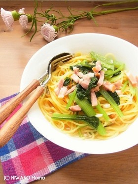 ひと鍋で♪小松菜とベーコンのスープパスタ