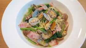 あさりとベーコンほうれん草のスープパスタ