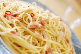 【簡単】ベーコンのペペロンチーノ