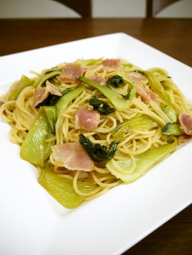 青梗菜とベーコンのパスタ♪コンソメ風味♪