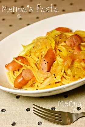 ウインナーと春キャベツのトマトパスタ