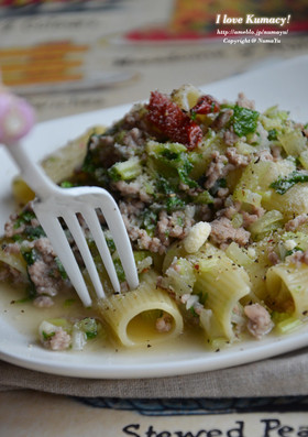 セロリと鶏ひき肉の塩ボロネーゼ