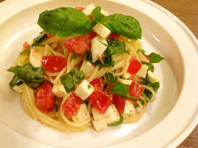 トマトとモッツアレラ冷製パスタカプレーゼ