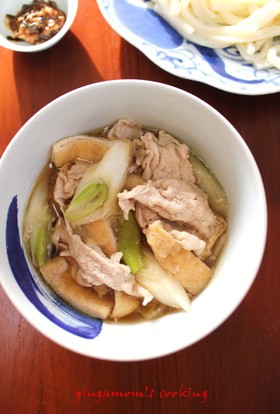 豚肉・油揚げ・長ネギで肉汁うどん