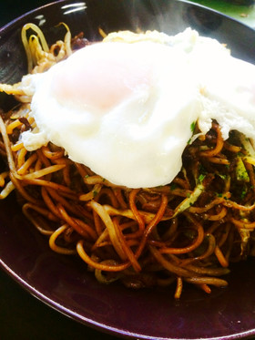 目玉焼きのせ♪簡単焼きそば