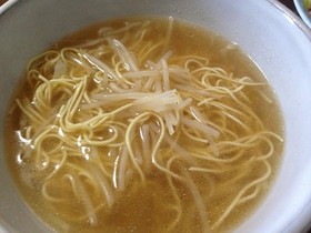 鍋一つで作る☆簡単トンコツもやしラーメン