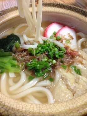 寒い冬に一人用土鍋で本格熱々うどん！